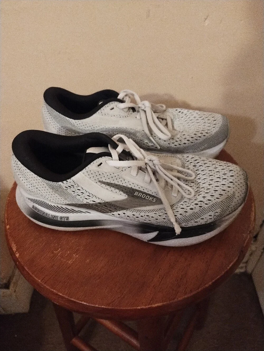 Brooks Adrenaline GTS 24 Womens 7.5 Medium Running Shoes White Black 1204261B126